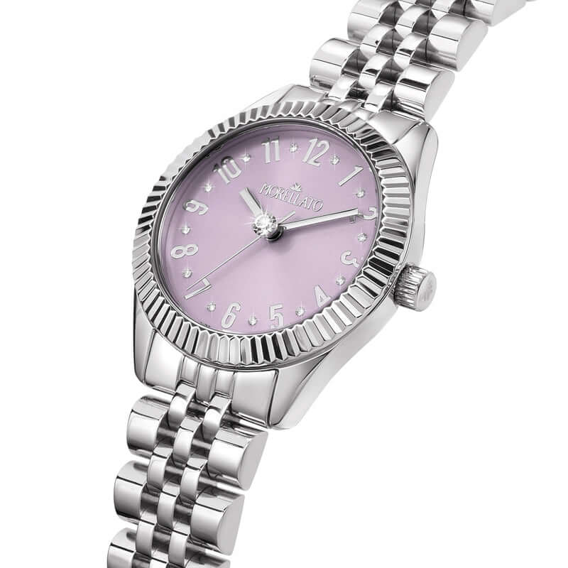 Часовник Morellato Magia. Дамски часовник с функция три стрелки. Каса 32 мм от стомана. Розов циферблат с инкрустирани Циркони и верижка от стомана. Водоустойчивост 3 ATM. Гаранция 2 години.