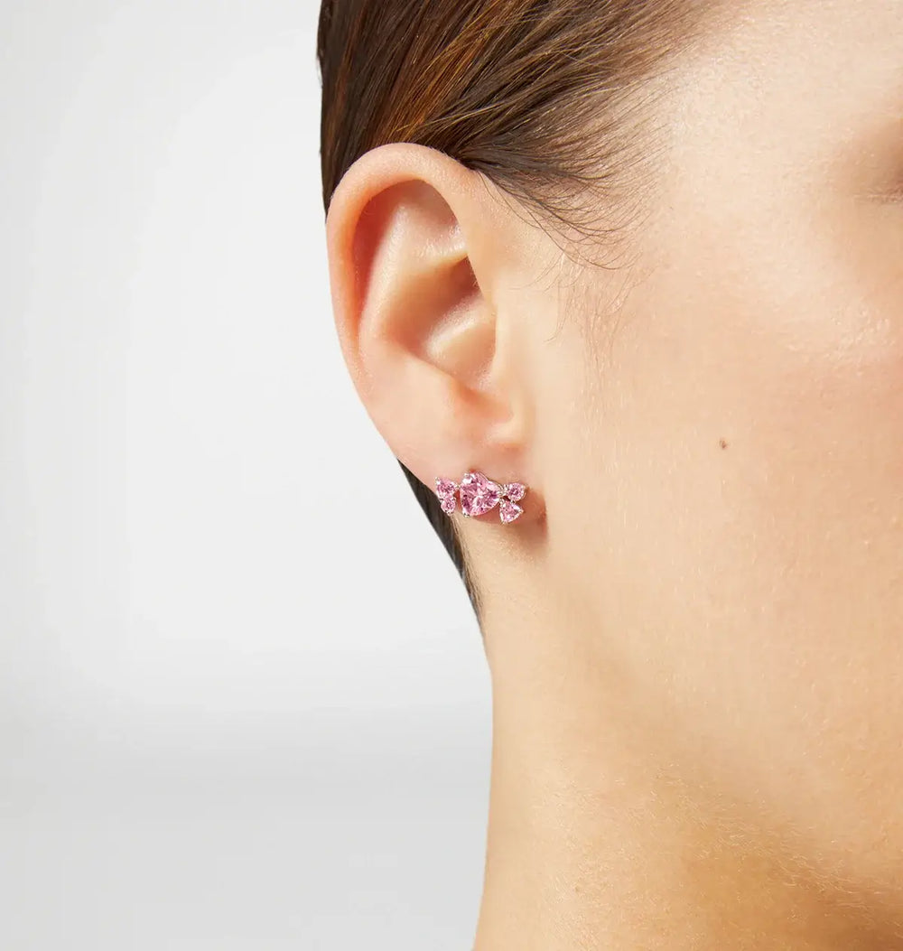 Детайл на розовите циркони върху обеците Chiara Ferragni Silver Collection.