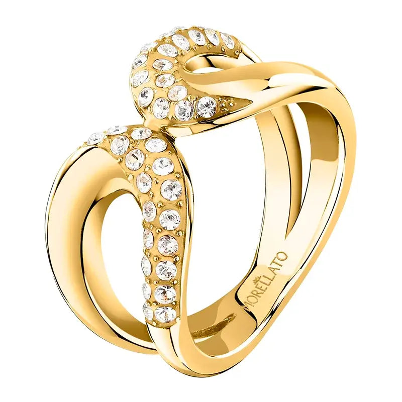 Позлатен пръстен от неръждаема стомана със златно PVD и бели кристали, студиен кадър отпред.