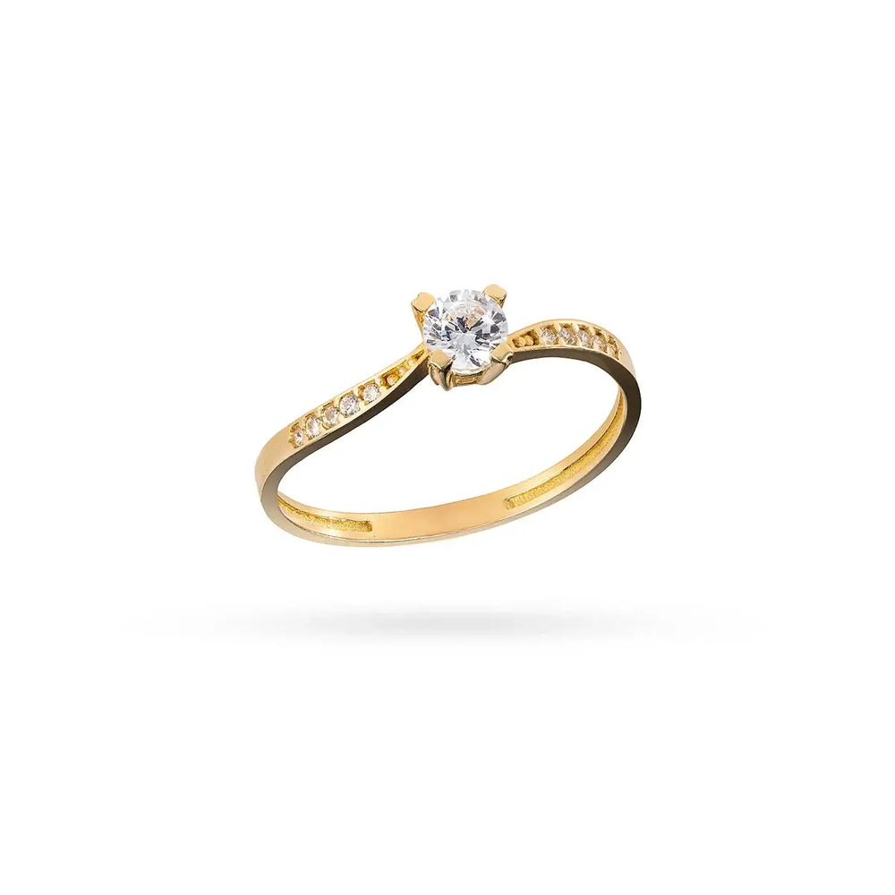 Елегантен златен пръстен с циркони по лентата и централен камък