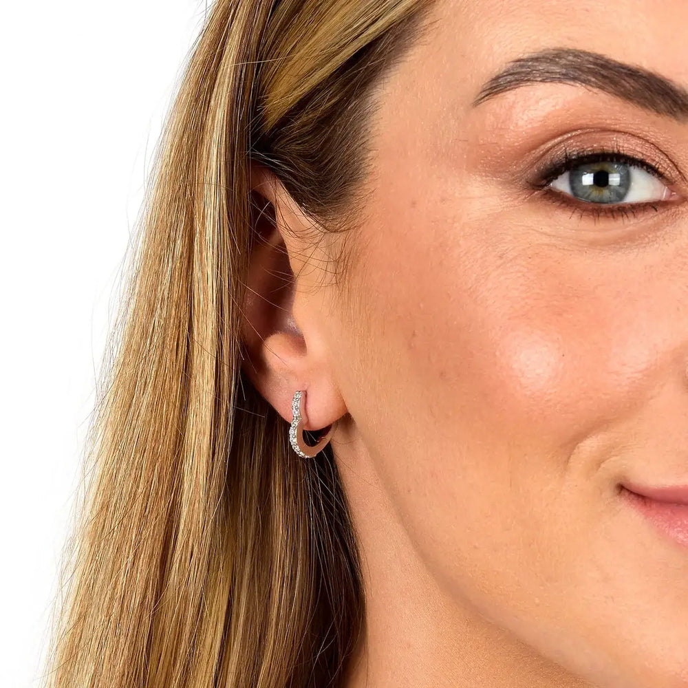 Дамски сребърни обеци с форма на сърце, украсени с цирконии