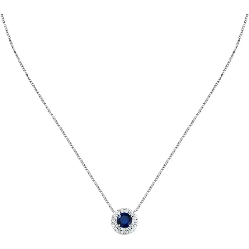 Сребърно колие 925 с родиево покритие и кръгла висулка със син циркон и бели циркони, студиен кадър.
