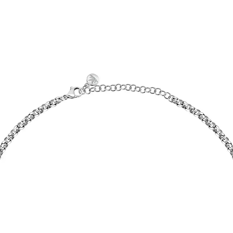 Детайл на карабинка и 5 см удължител при сребристо стоманено колие.