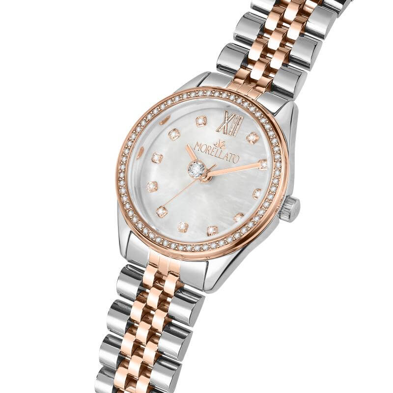 Часовник Morellato Magia. Дамски часовник с кварцов механизъм (VJ21). Каса 32 мм от стомана с розово златно PVD покритие и инкрустирани Циркони. Верижка от стомана с розово златно PVD покритие. Минерално стъкло. Водоустойчивост 3 АТМ. Гаранция 2 години.