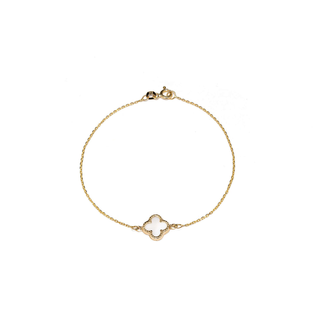 Златна гривна с детелина и седев в бяло