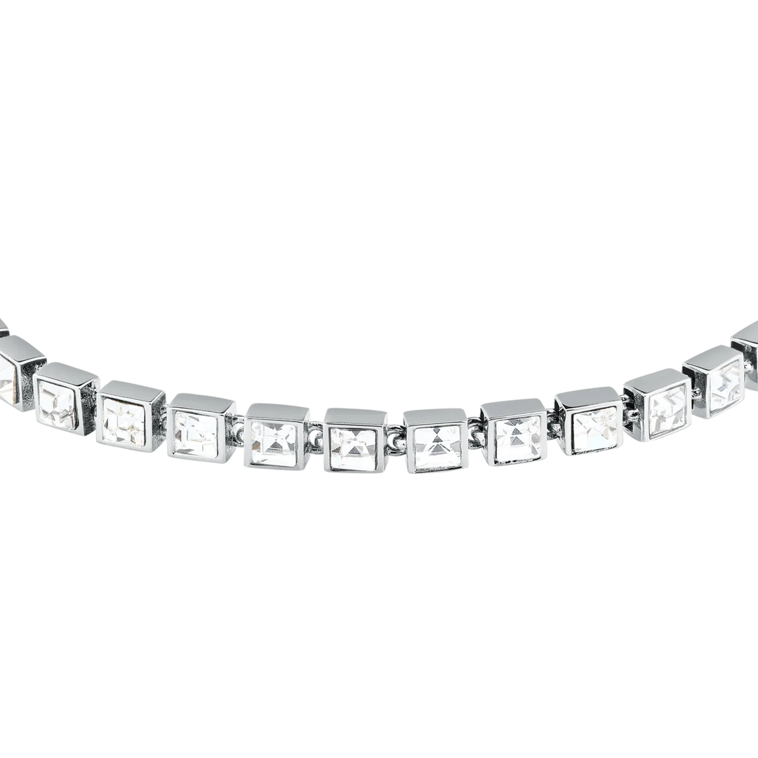 Дамска гривна Karl Lagerfeld Crystals, детайлен изглед на квадратните бели кристали по тенис гривната – модел KLAYC28