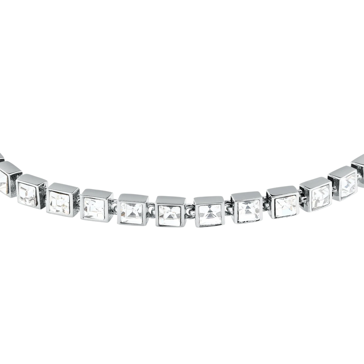 Дамска гривна Karl Lagerfeld Crystals, детайлен изглед на квадратните бели кристали по тенис гривната – модел KLAYC28