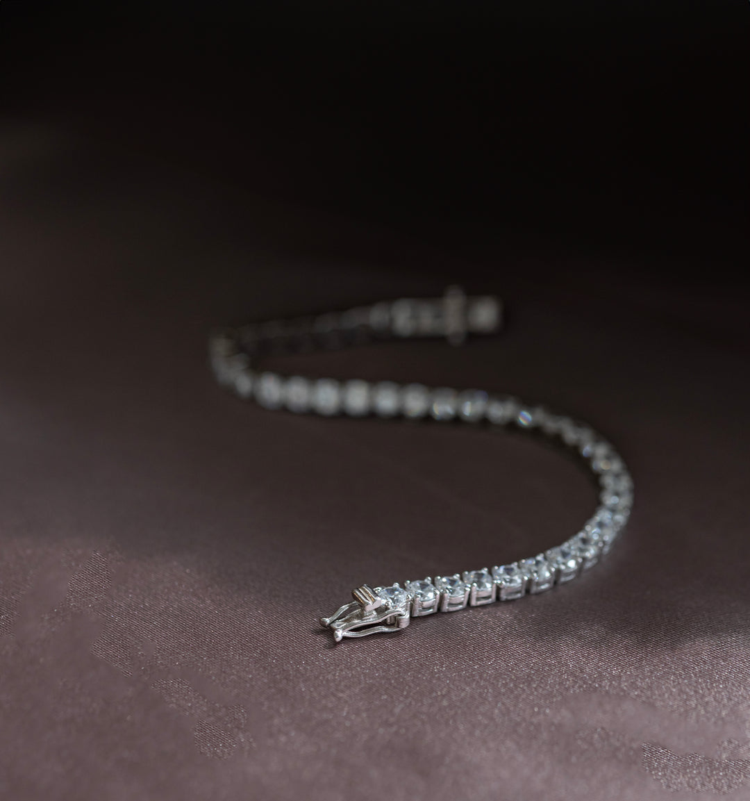 Дамска сребърна тенис гривна с инкрустирани циркони. Размер 16 см. Senso Silver