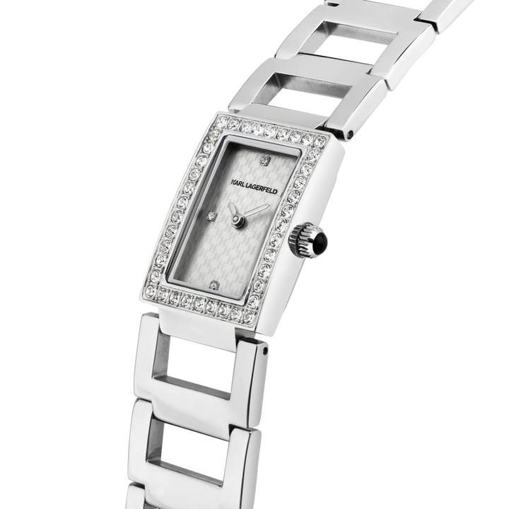 Дамски часовник KARL LAGERFELD Paris, детайлен изглед на сребристия корпус с кристали и отворената гривна – модел R0553103504