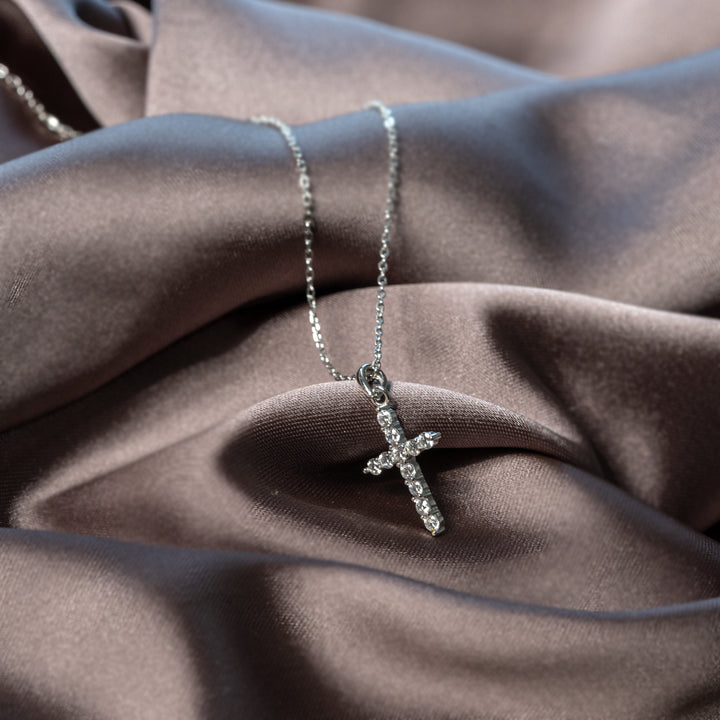 Дамско колие изработено от сребро с висулка кръст с циркони. Senso SIlver