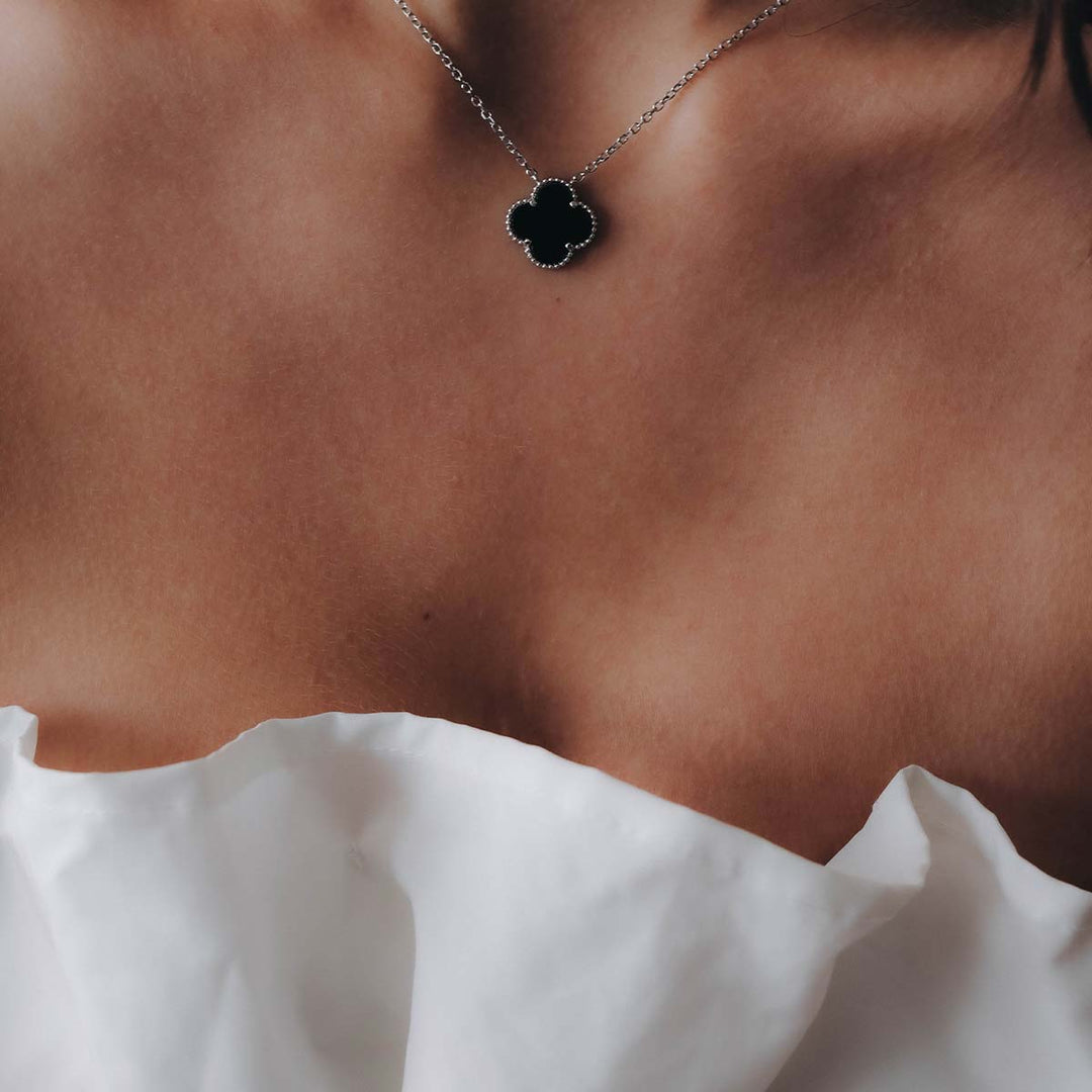 Silver necklace with black onyx clover | Silver Sense