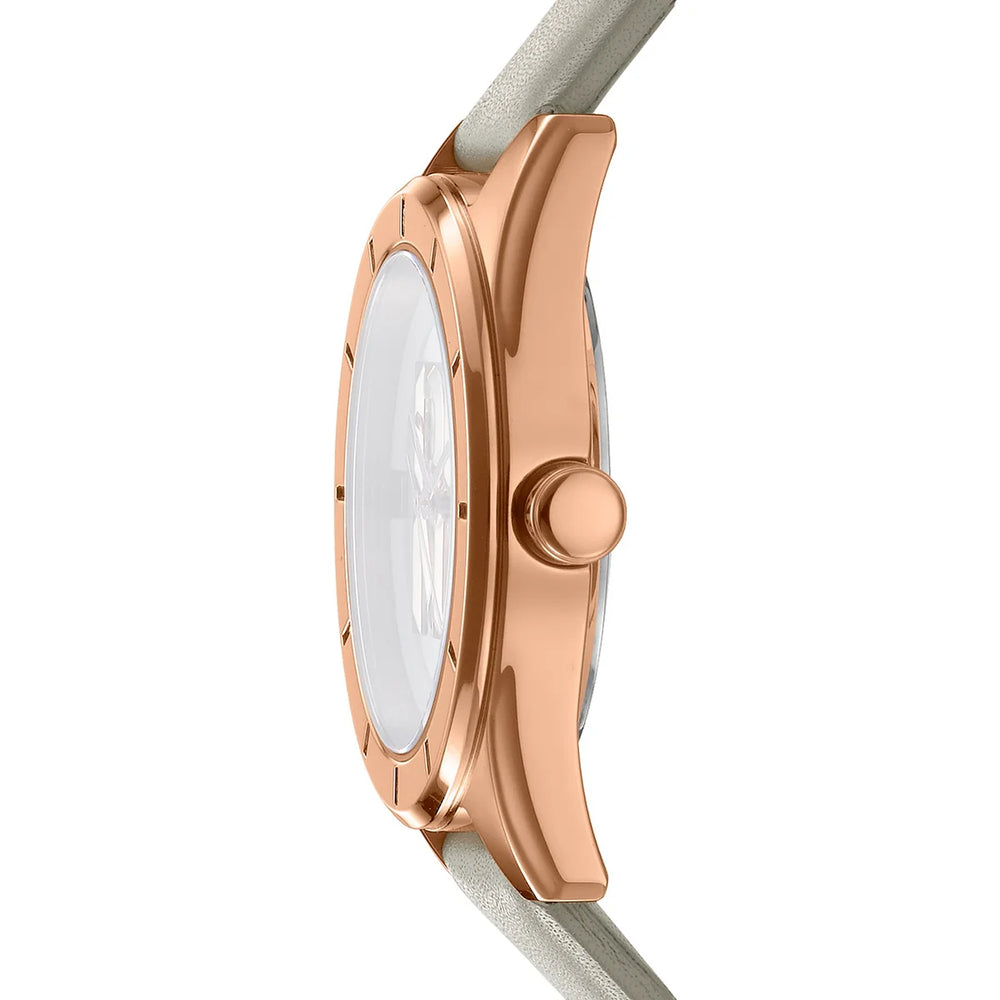 Профил на DKNY Chambers Midi – тънък розовозлатист корпус (~8.2 мм) и минерално стъкло, модел DK1L016L0035