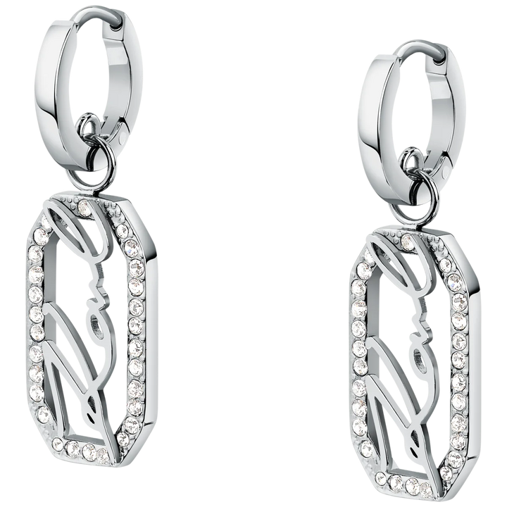 Детайлен изглед на висящи обеци с кристали – блестяща рамка и релефен подпис Karl Lagerfeld.