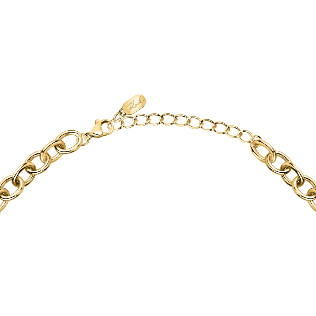 Златно колие с висулки и кристали с детайл на удължителя и закопчаване тип карабинка.